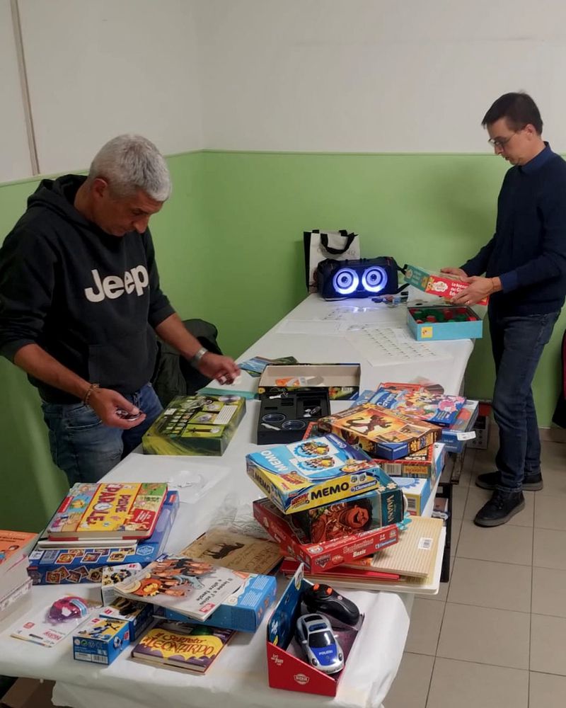 CARMAGNOLA - Un successo «Natale per tutti»: in arrivo 1500 pacchi regalo per i bimbi di famiglie in difficoltà - FOTO